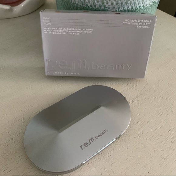 🆕 R.E.M. Beauty midnight shadows eyeshadow palette - Babydoll - Picture 3 of 8